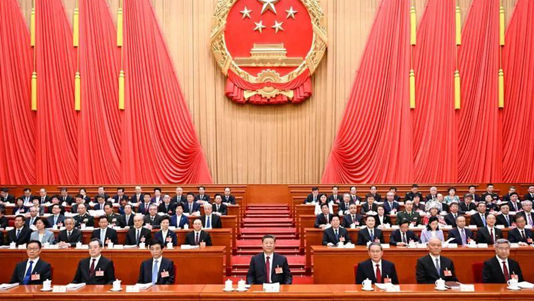 兩會 | 十四屆全國人大三次會議在京開幕 習近平等在主席臺就座　